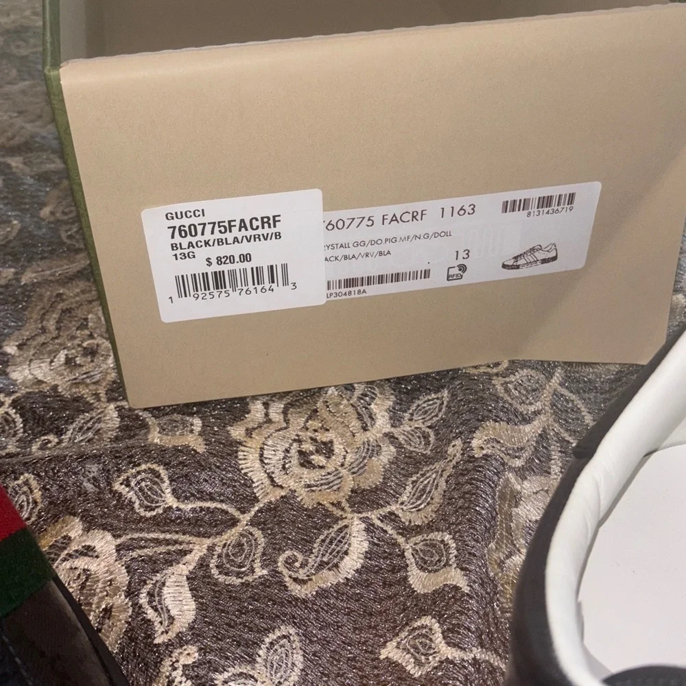 Gucci Black Leather Sneakers with Red and Green Accents. Accepting all offers! - Picture 10 of 10